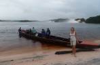 Entrando na canoa que nos levará ao Salto El Sapo, em Canaima, no sul da Venezuela